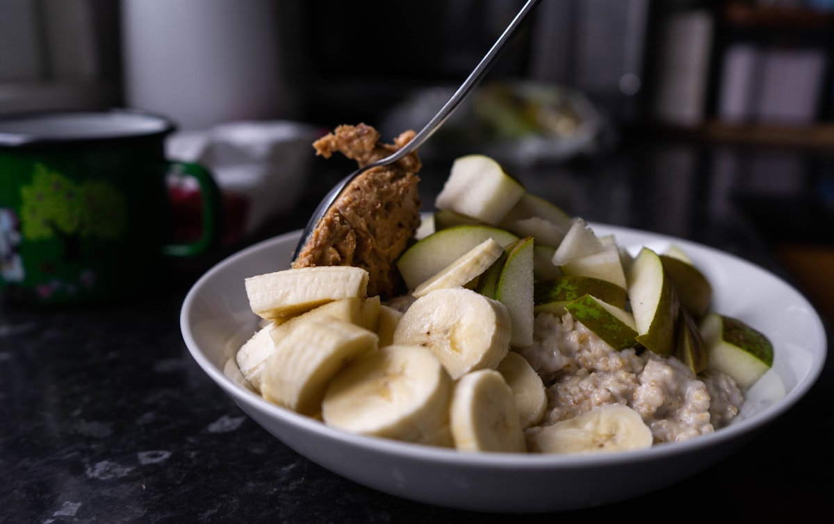 Toast complet garni d'avocat et œuf